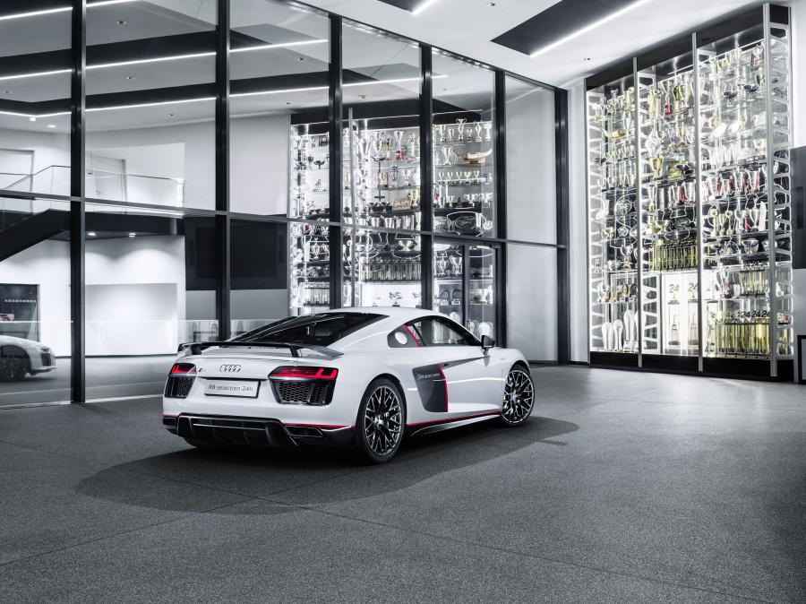  Audi R8 V10 Plus Selection 24h 2016 года  (фото 5 из 5)